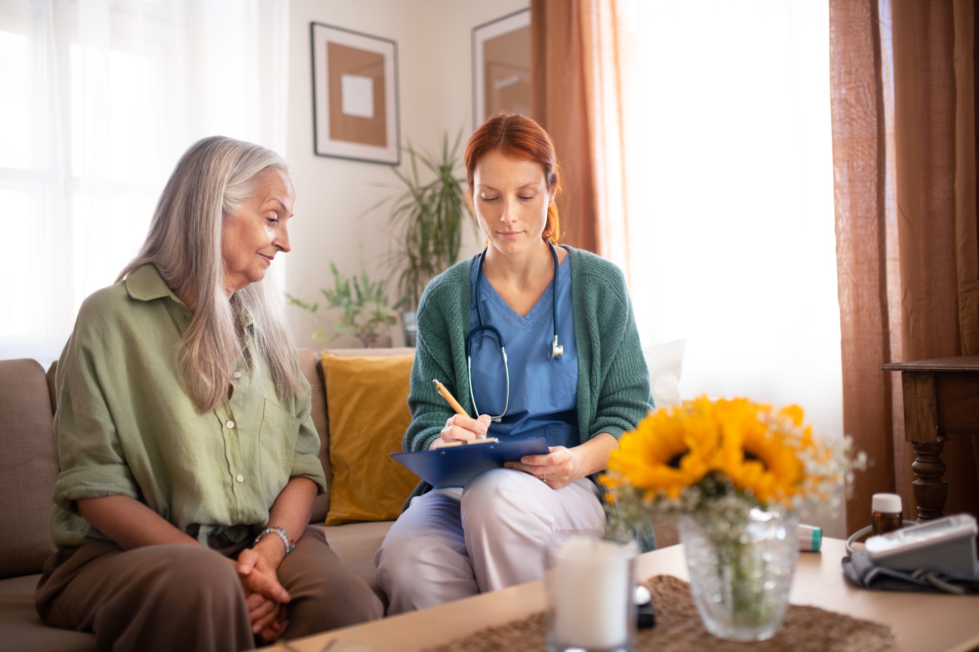 Pflege zu Hause: Tipps und Tricks für eine optimale Betreuung Ihrer Angehörigen